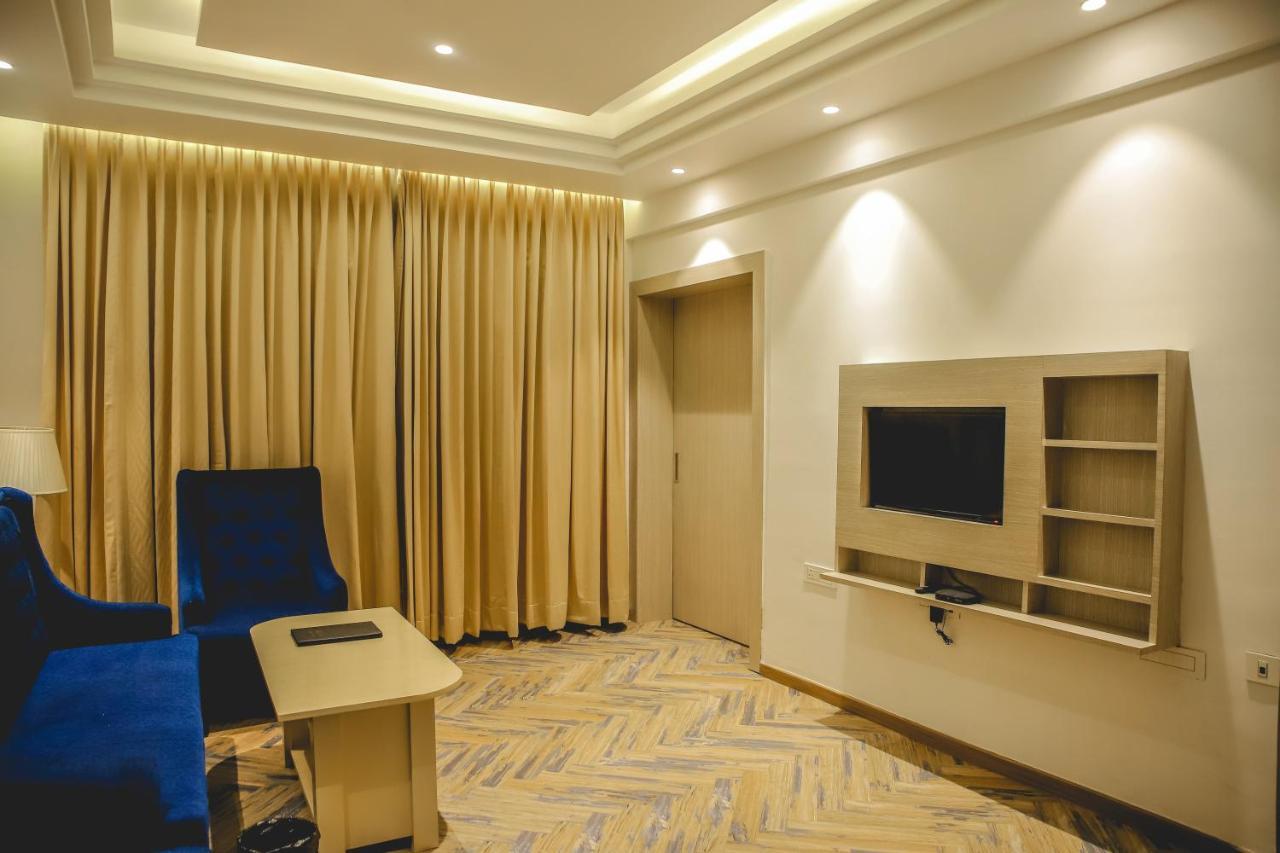 Pānīpat The Orlov Hotel מראה חיצוני תמונה