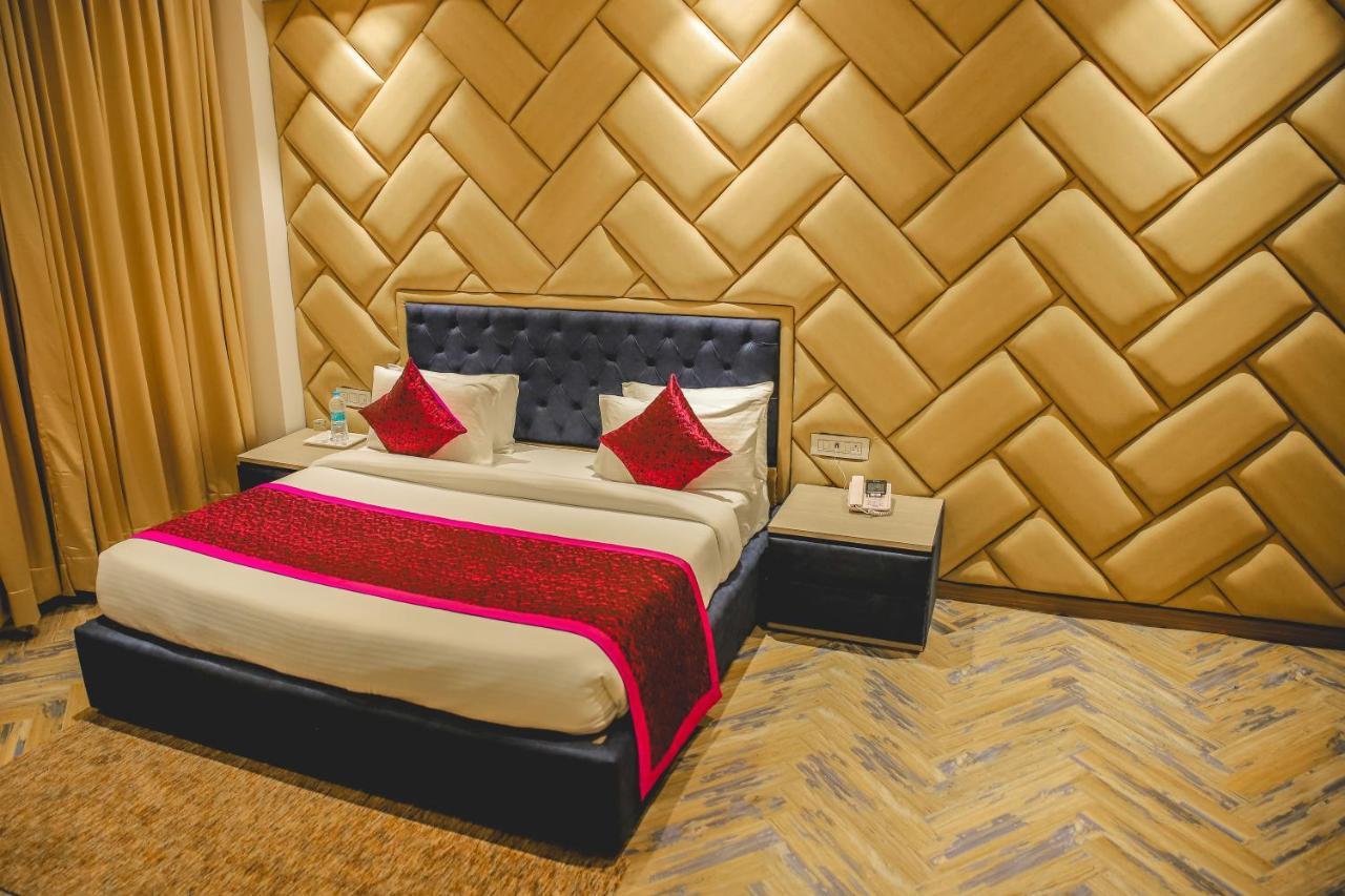 Pānīpat The Orlov Hotel מראה חיצוני תמונה