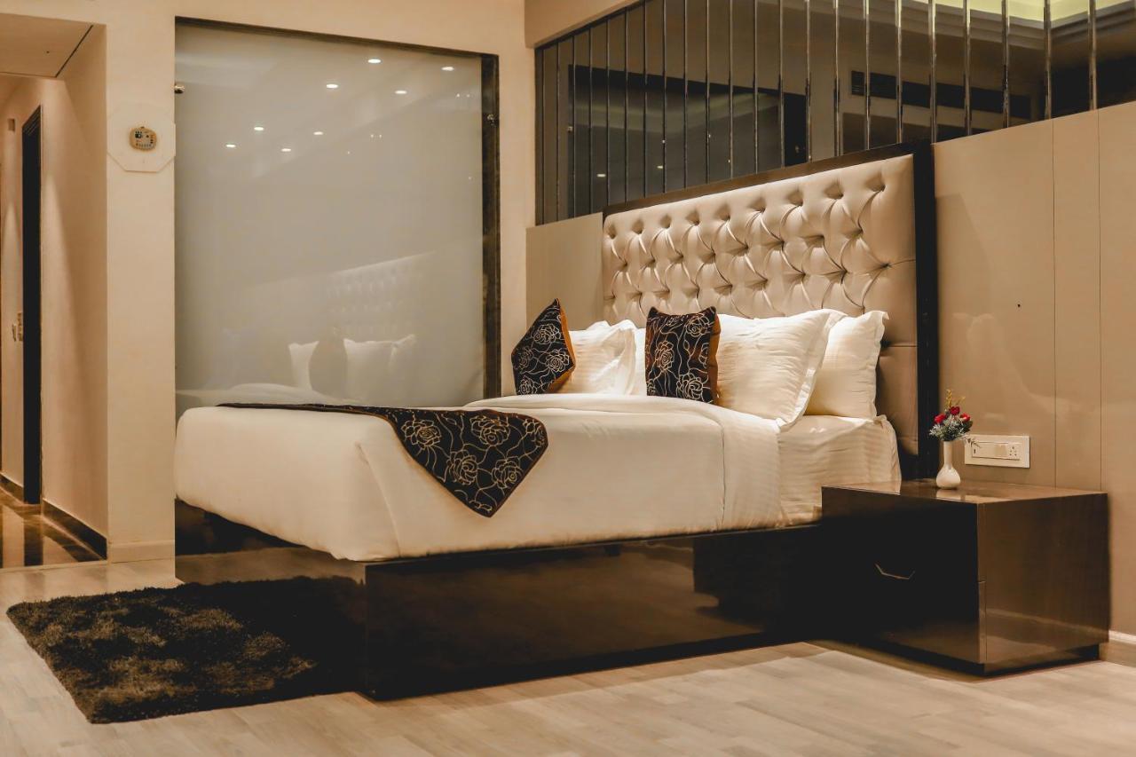 Pānīpat The Orlov Hotel מראה חיצוני תמונה